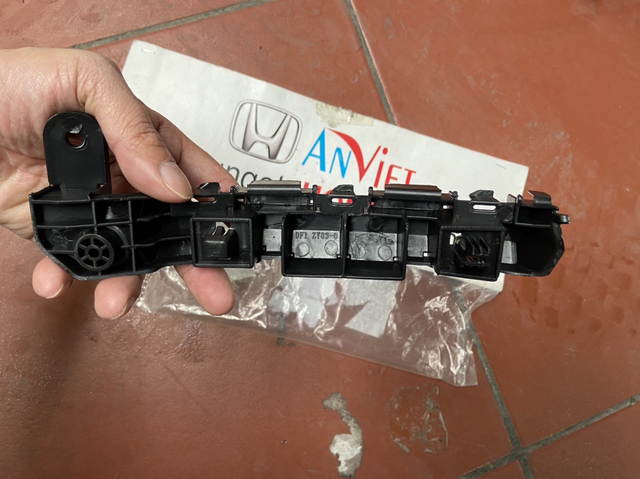 Cá cài cản trước xe Honda HRV